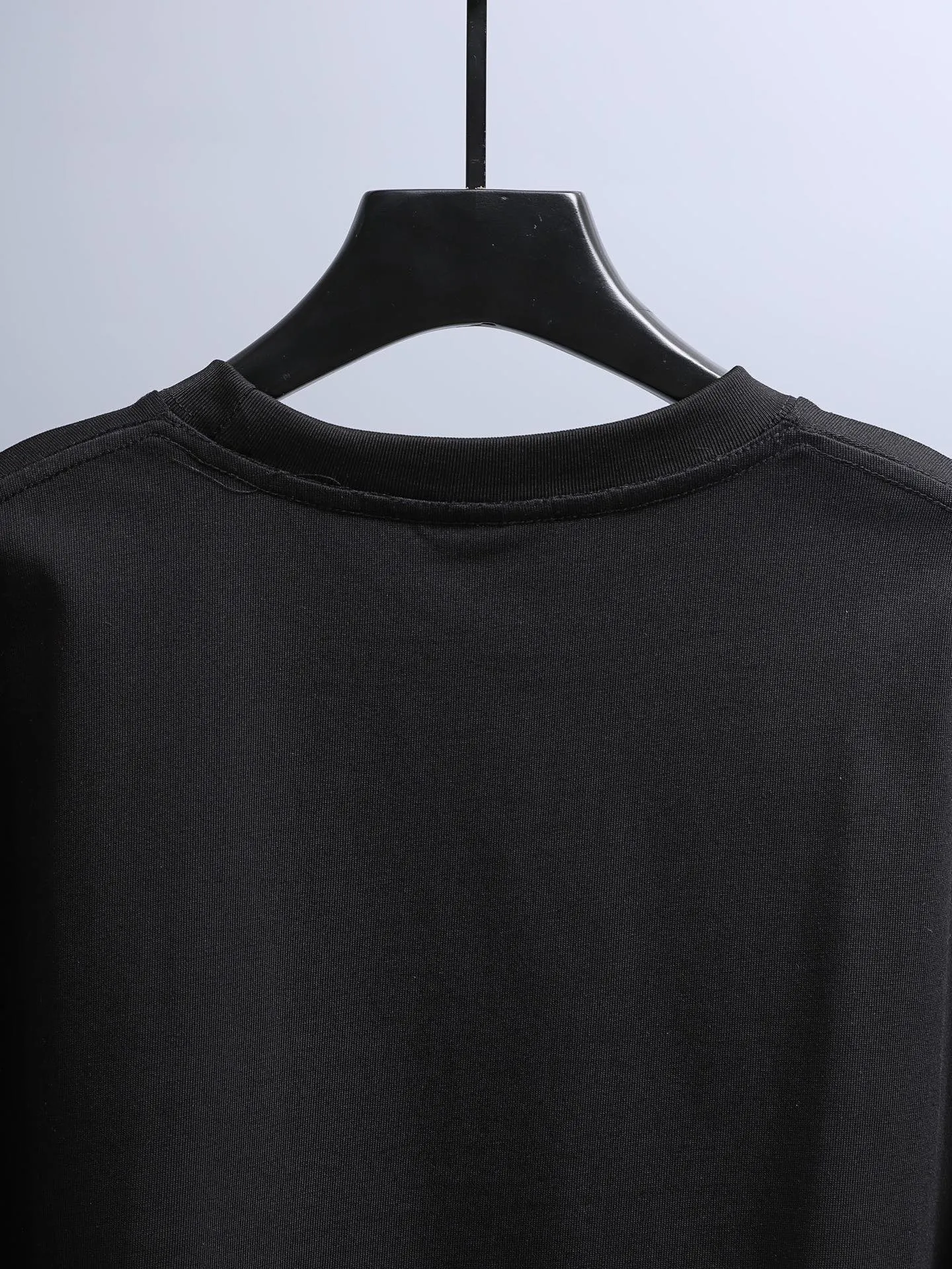 Carhartt 2꯭0꯭2꯭6 new spring and summer models ❤️ original ⌚️ high version Carhartt fabric is made of high-density pure cotton, does not deform and does not shrink. Process introduction: double thread movement. The chest logo uses high-quality embroidery🪡 technology. Color: Black SIZE: M-XXL